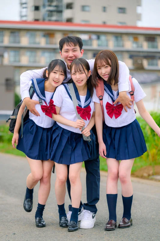 めいさ&もも&ゆう 無料サンプル画像(1) 【R18同人と動画(無料で)】